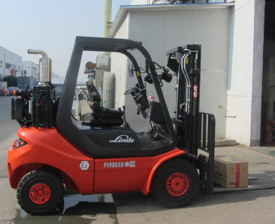 防爆內(nèi)燃平衡重式叉車(chē)